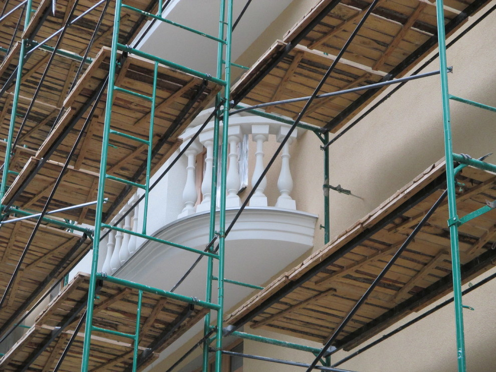 Вид снаружи на радиусную балюстраду