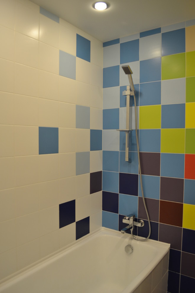 Яркий санузел в однокомнатной квартире