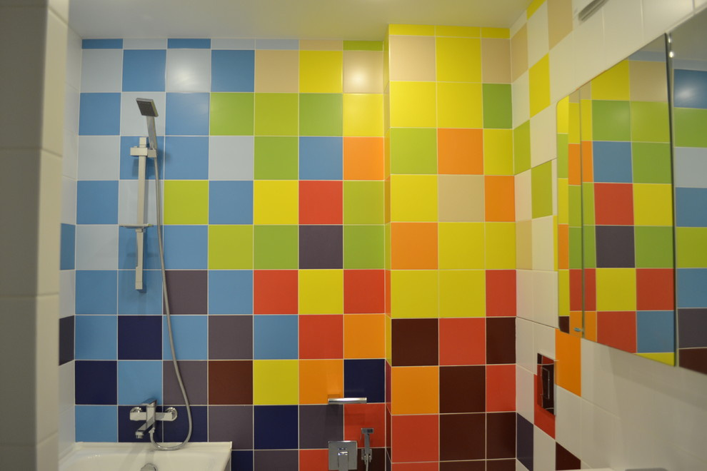 Яркая ванная в однокомнатной квартире