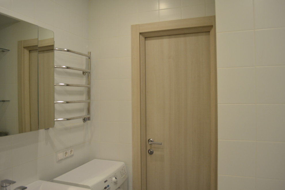 Яркий санузел в однокомнатной квартире