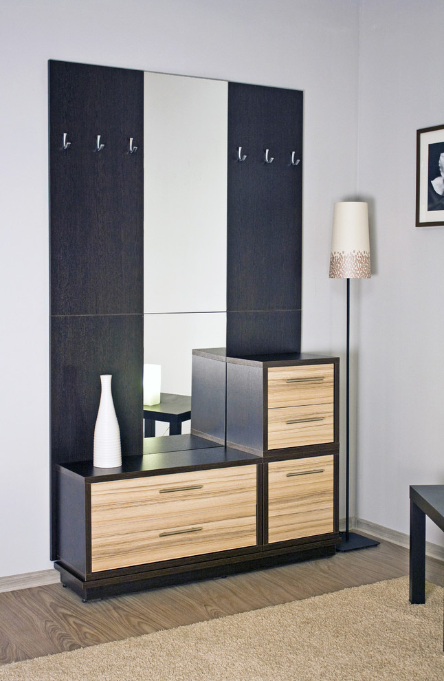 Гардеробные, прихожие