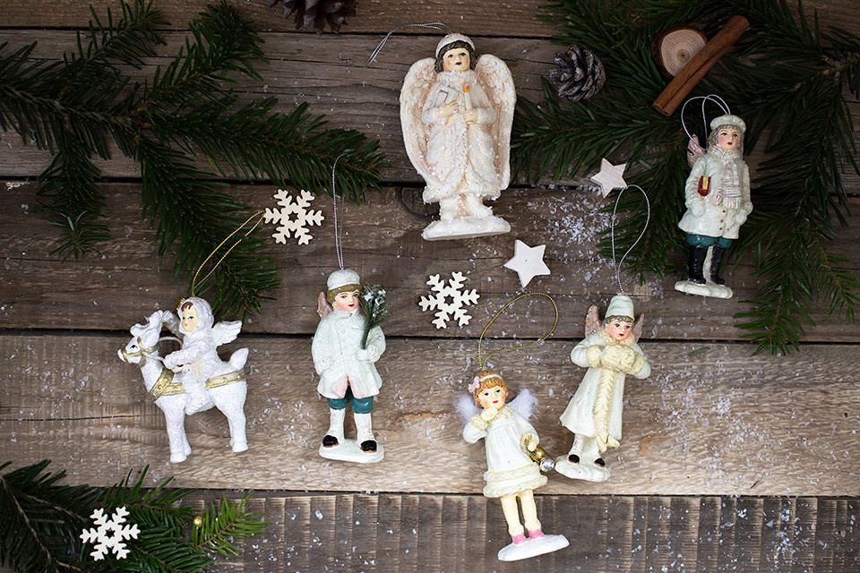 Вопрос: В каких цветах нарядить новогоднюю елку