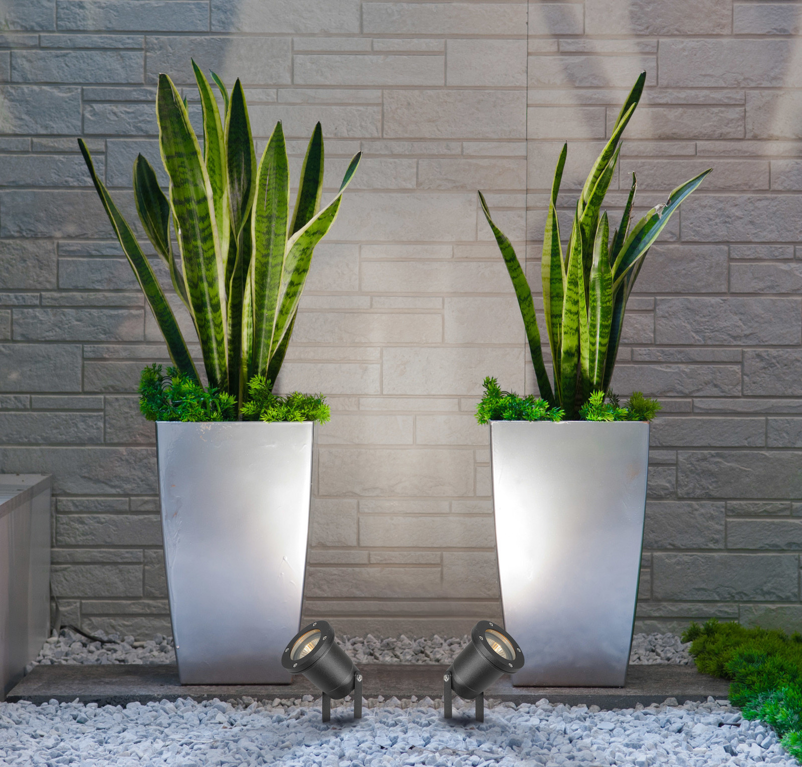 Подсветка уличных дорожек и растений