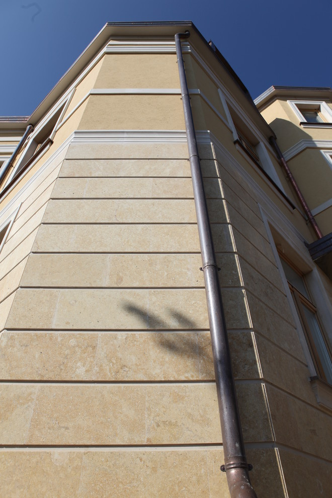 Облицовка природным камнем фасада №15