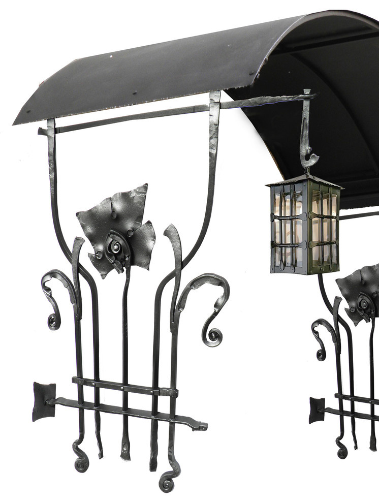 Козырек жилого дома