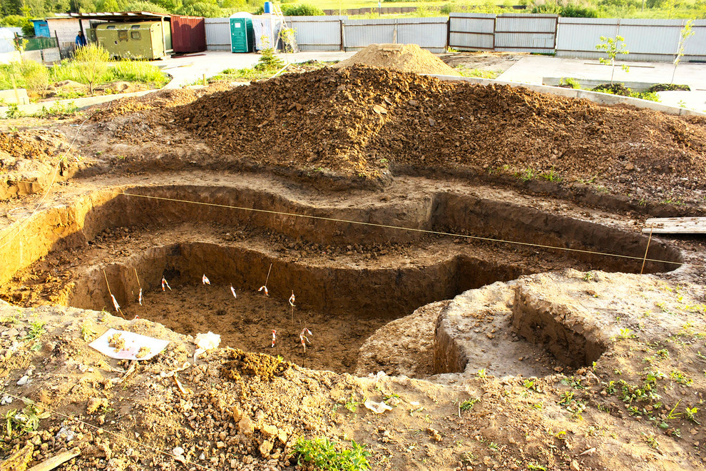 Дачный пруд - котлован искусственного водоема с уровнями.