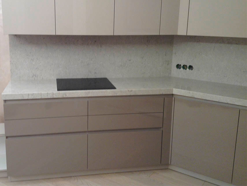 Столешница и фартук из кварца Bianco Drift 6131 (фабрика Caesarstone)