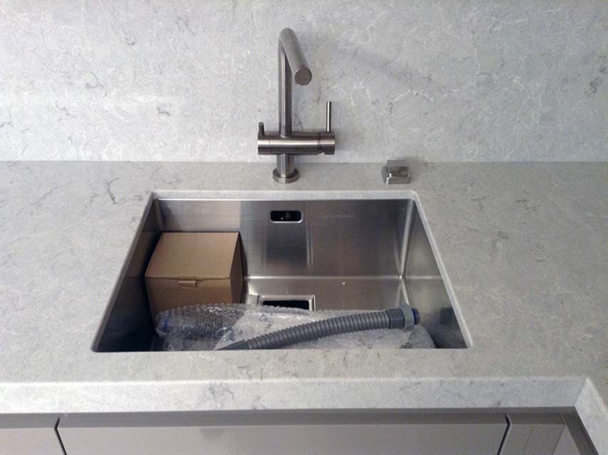 Столешница и фартук из кварца Bianco Drift 6131 (фабрика Caesarstone)