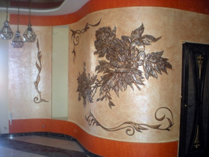 лепнина из гипса, бетона и пирокластита.