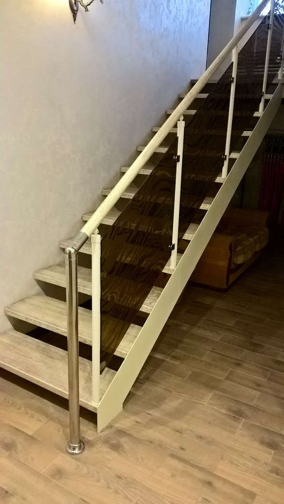 Лестница с ограждением из стекла