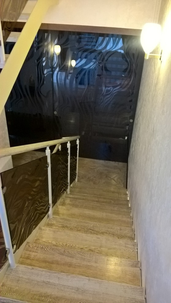 Лестница с ограждением из стекла