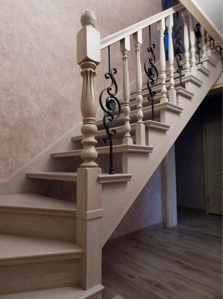 Обложка проекта: Лестница из дуба