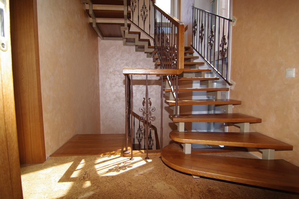 Лестницы  комбинированные на металлокаркасе