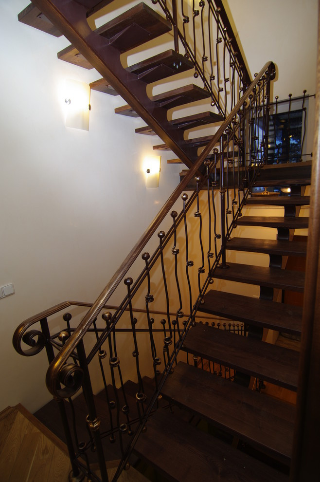 Лестницы  комбинированные на металлокаркасе