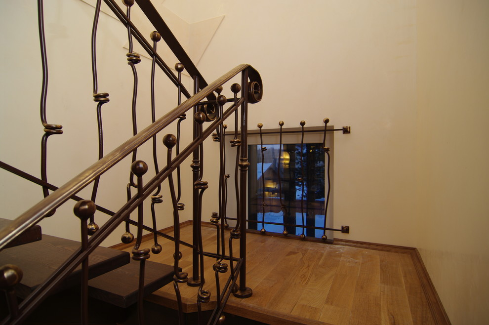 Лестницы  комбинированные на металлокаркасе