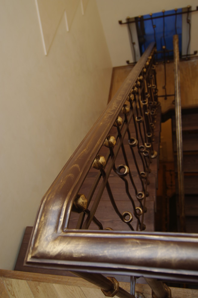 Лестницы  комбинированные на металлокаркасе