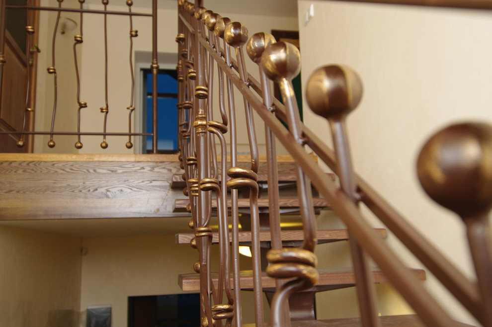 Лестницы  комбинированные на металлокаркасе