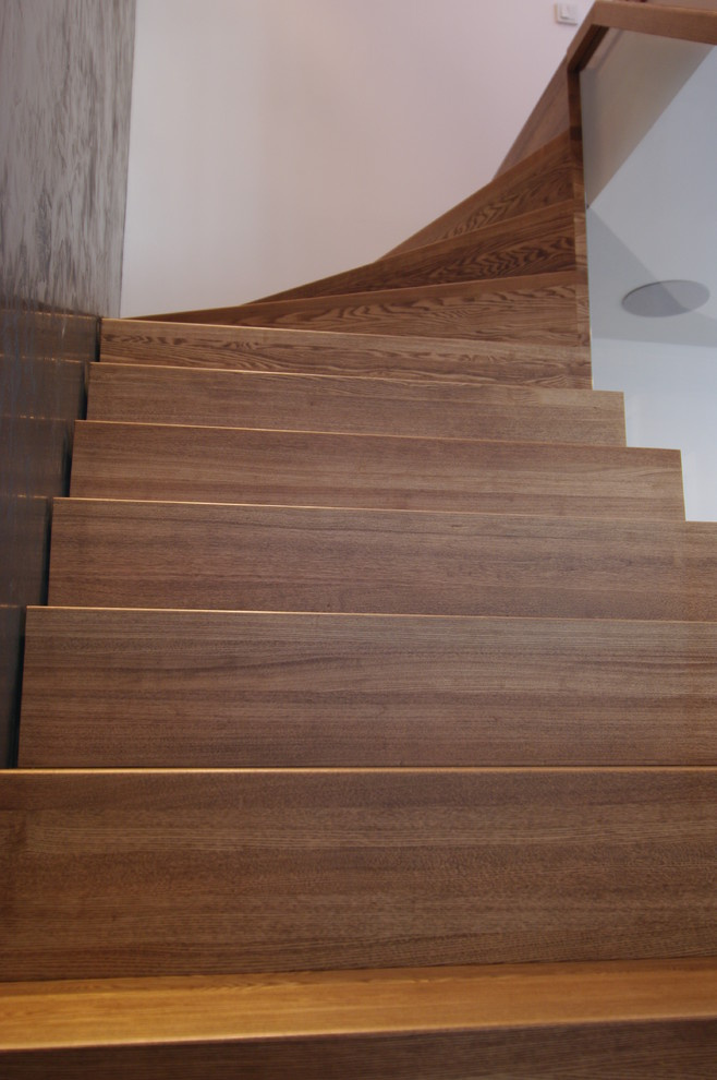 Лестницы  комбинированные на металлокаркасе