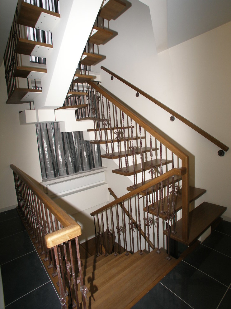 Лестницы  комбинированные на металлокаркасе