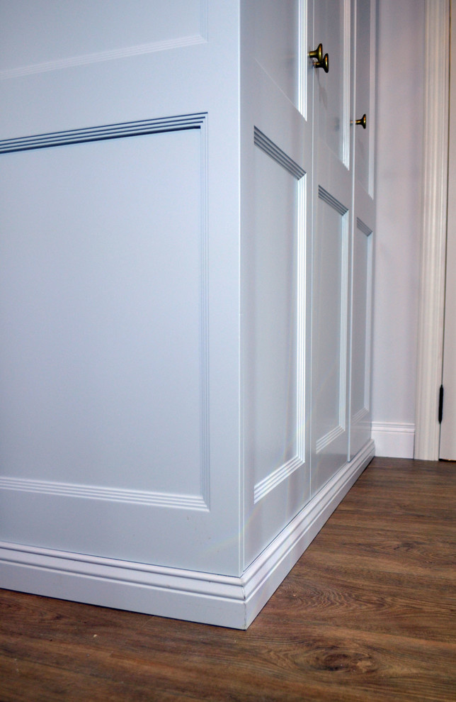 Шкаф для прихожей под карниз