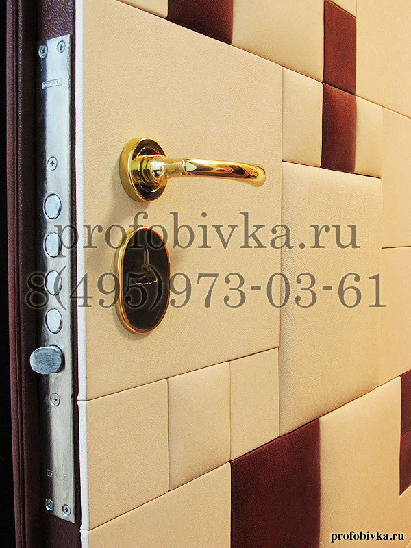 Дизайнерская отделка входной двери натуральной кожей