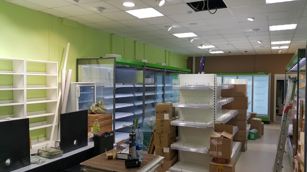 Магазины продуктов для здорового питания "ВкусВилл", "Избёнка"