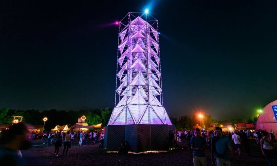 Музыкальный фестиваль Lowlands, Нидерланды 18ти метровый световой объект"Лифт"