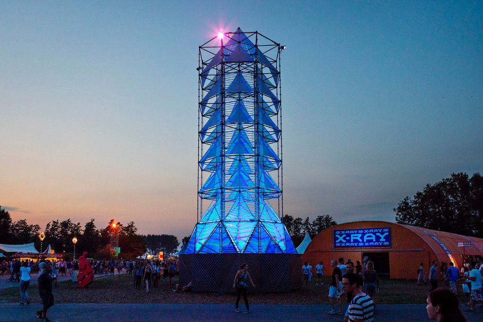 Обложка проекта: Музыкальный фестиваль Lowlands, Нидерланды 18ти метровый световой объект"Лифт"