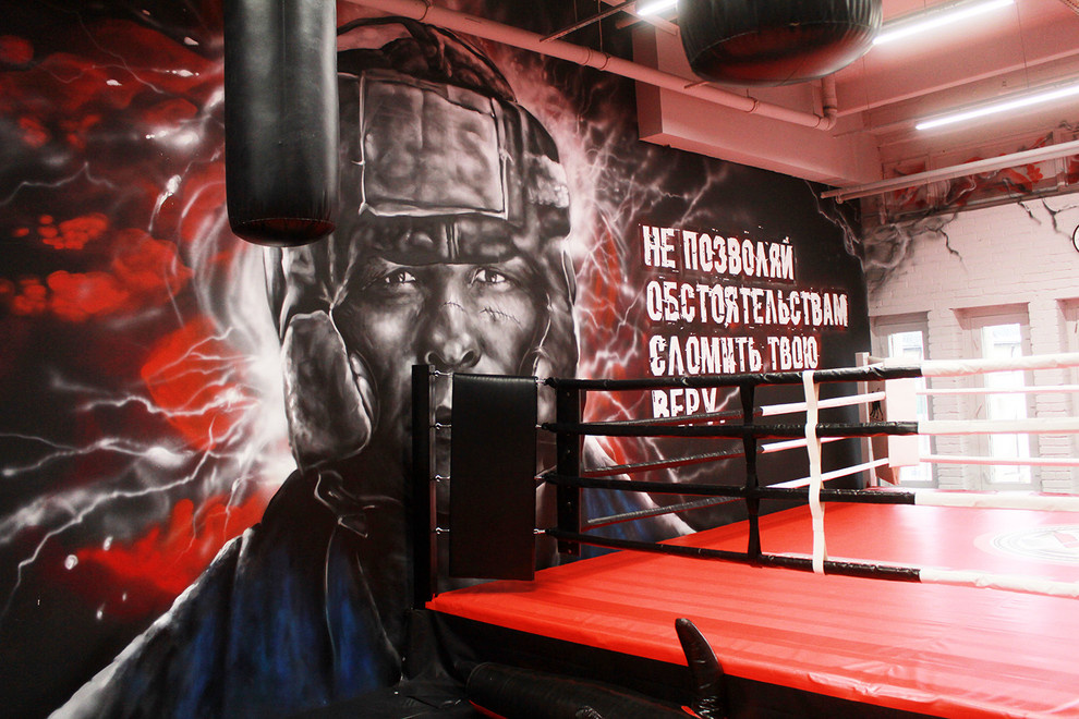 Граффити на стенах фитнес клуба (бойцовского клуба) Витязь файт