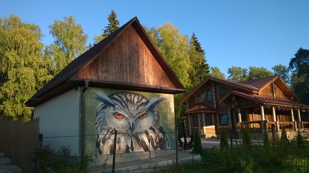 Оформление гаража у загородного дома