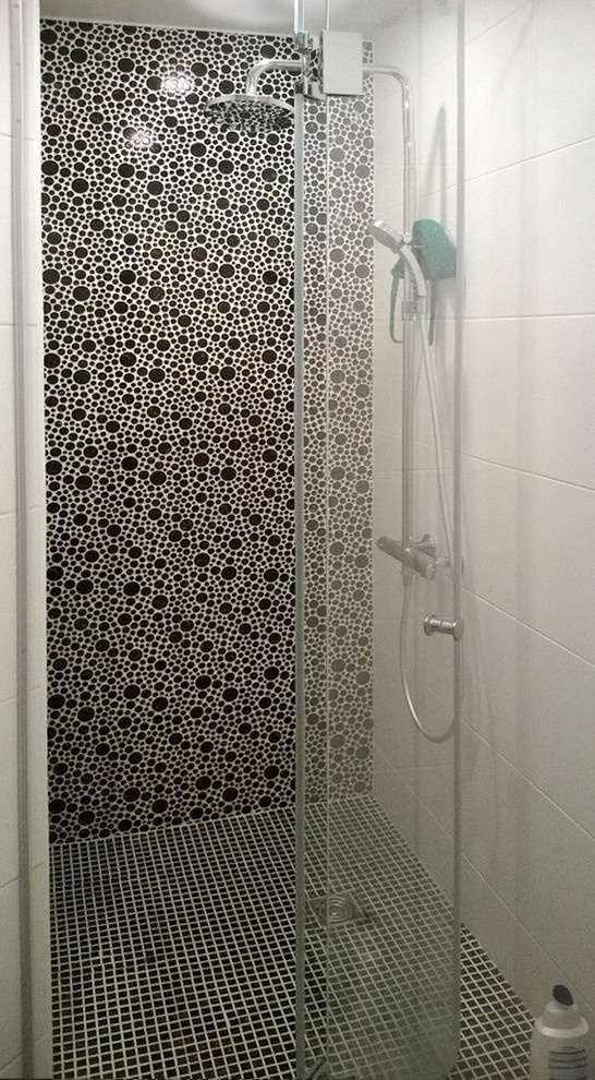 Сан узел в черно-белых красках