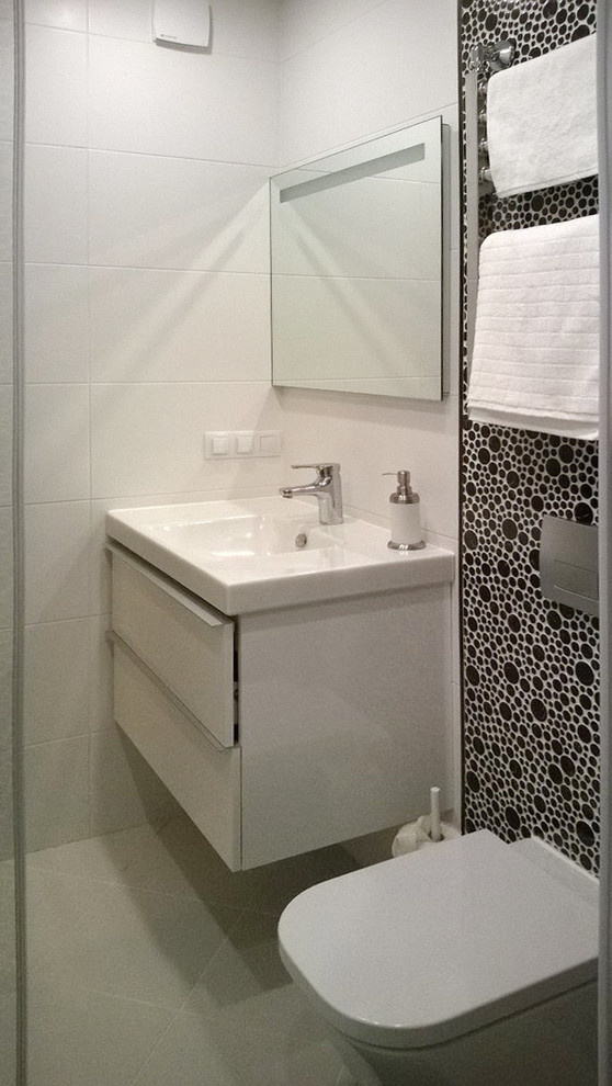 Сан узел в черно-белых красках