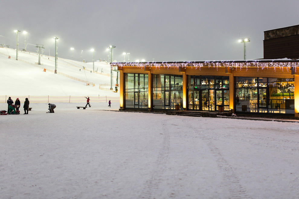 Ленинградская область Охта-Парк, наружное освещение ресторана, бистро