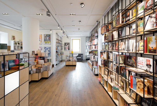 Pioner bookstore