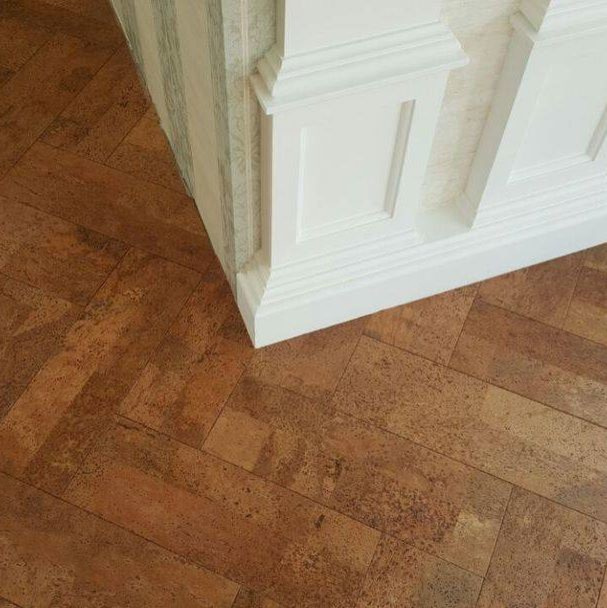 Оригинальный способ укладки напольной пробки!