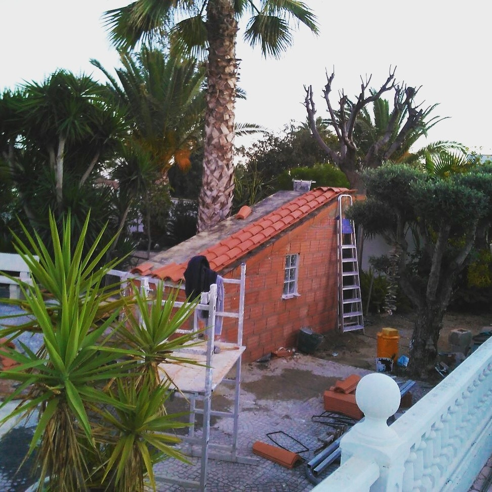 Acceso a cuarto de bombas de piscina San Vicente del Raspeig