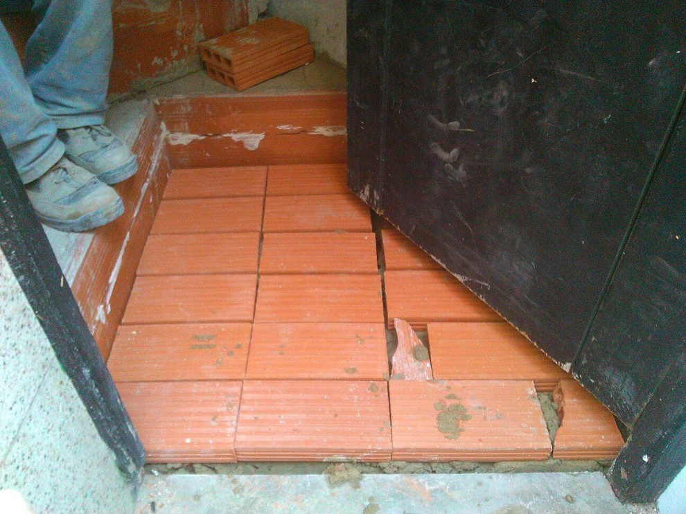 Acceso a cuarto de bombas de piscina San Vicente del Raspeig