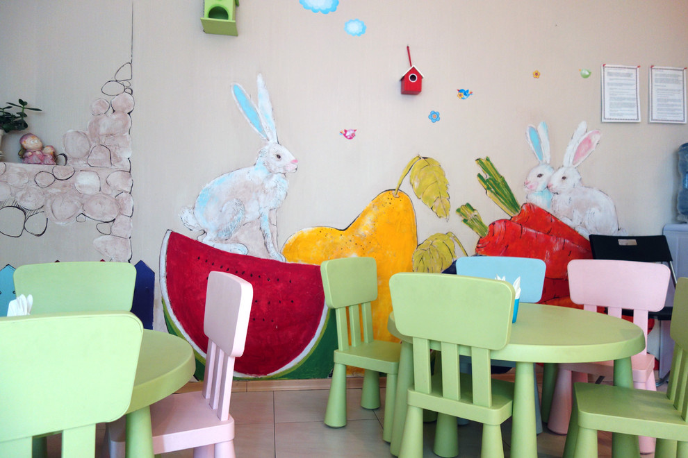 Оформление стен частного детского дошкольного центра "Любимый Зая"