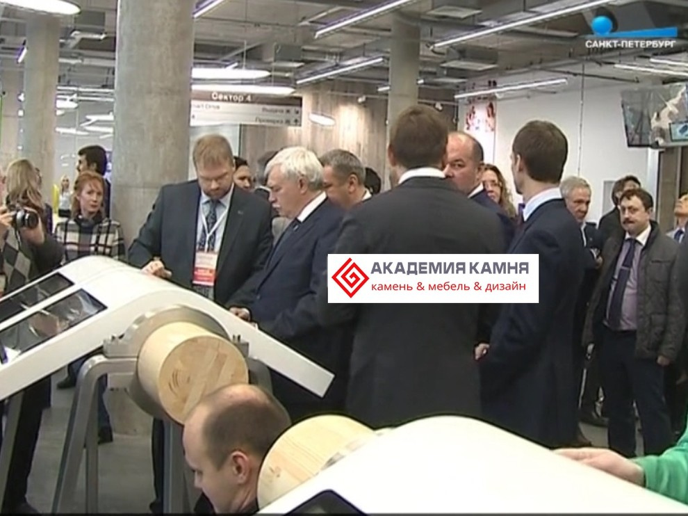 Главный торговый зал ТЦ "Юлмарт"
