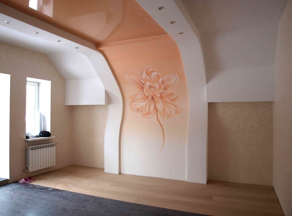 Роспись стен в доме.