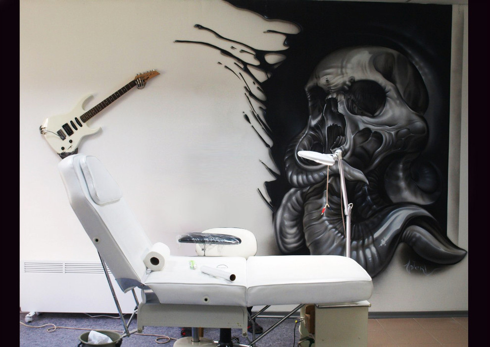 Роспись стен в доме.