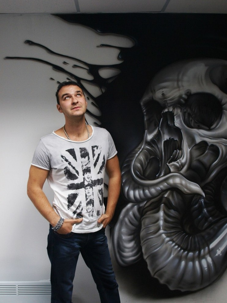 Роспись стен в доме.