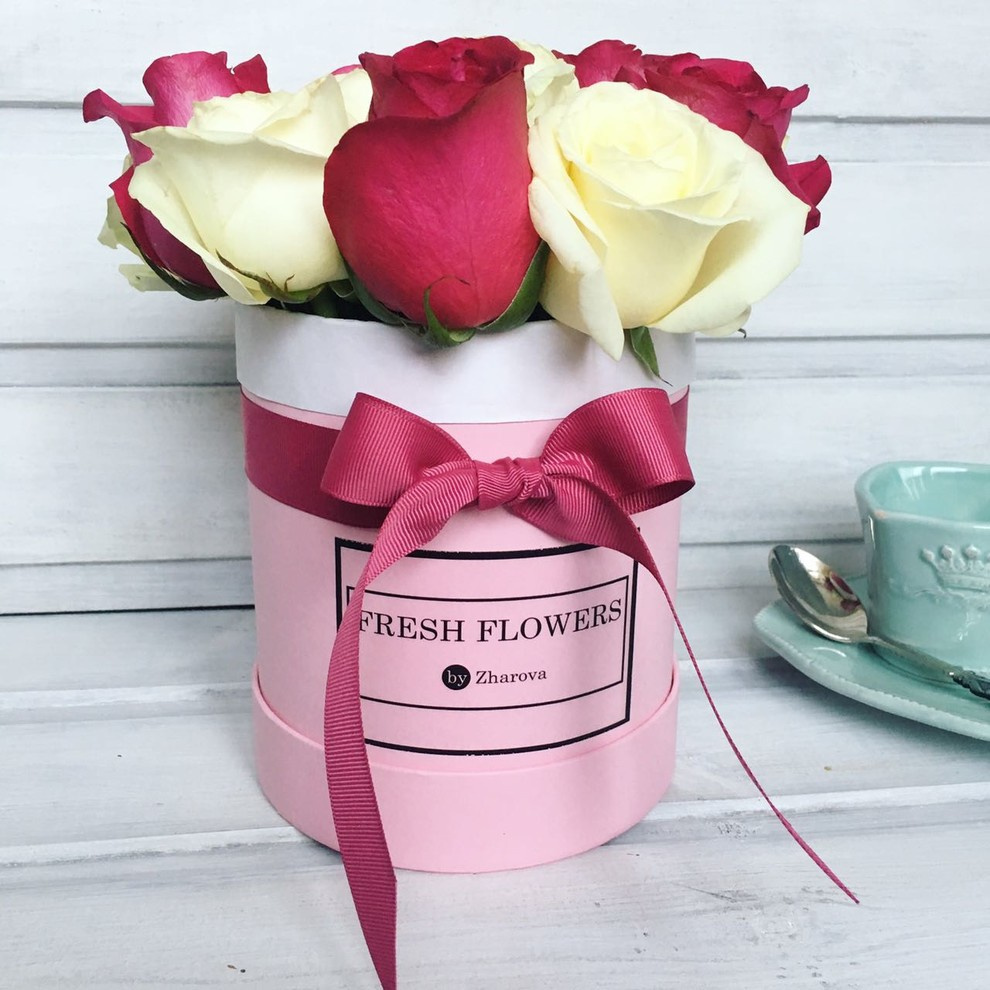 Розы в шляпных коробках