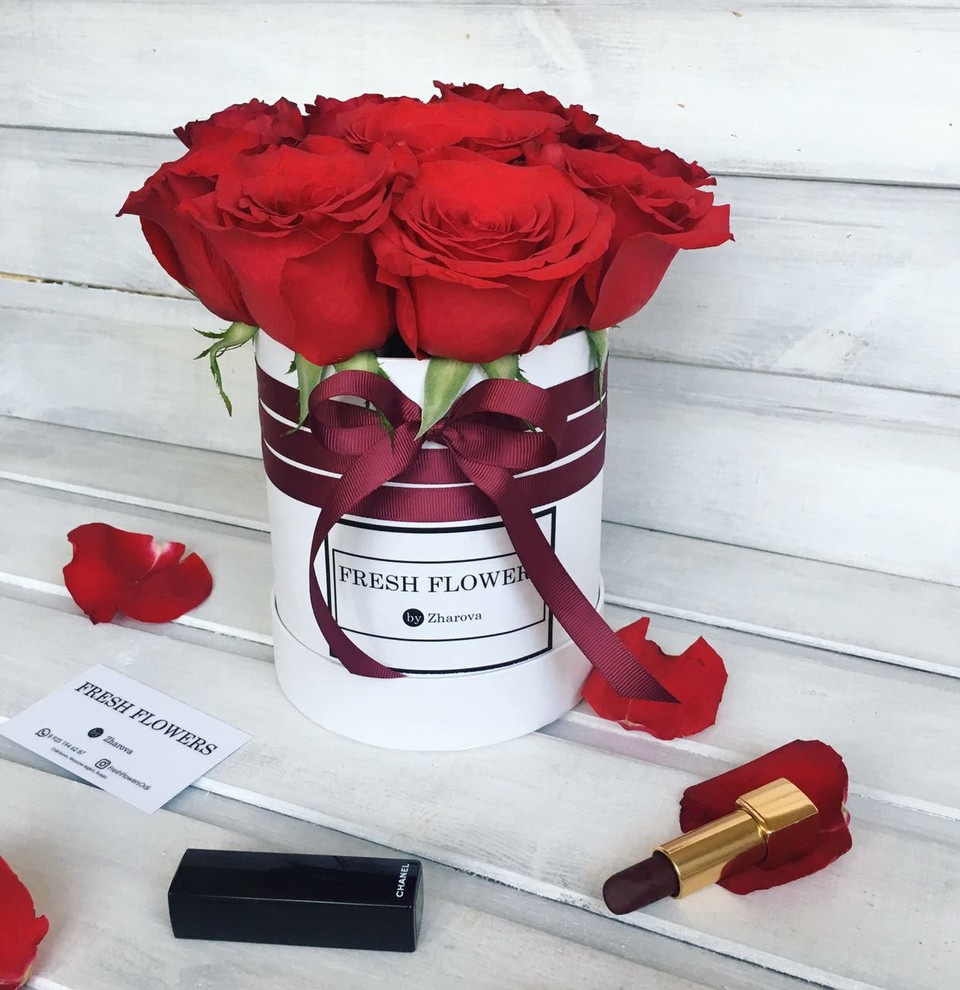 Розы в шляпных коробках