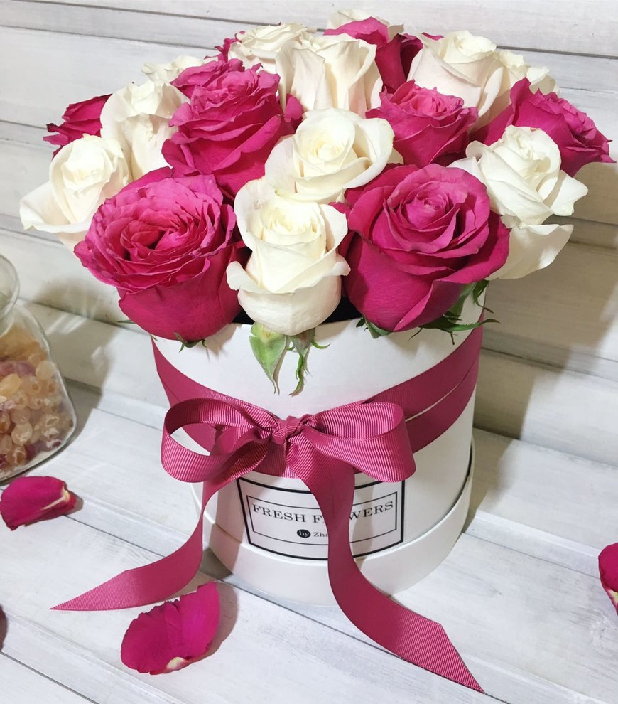 Розы в шляпных коробках