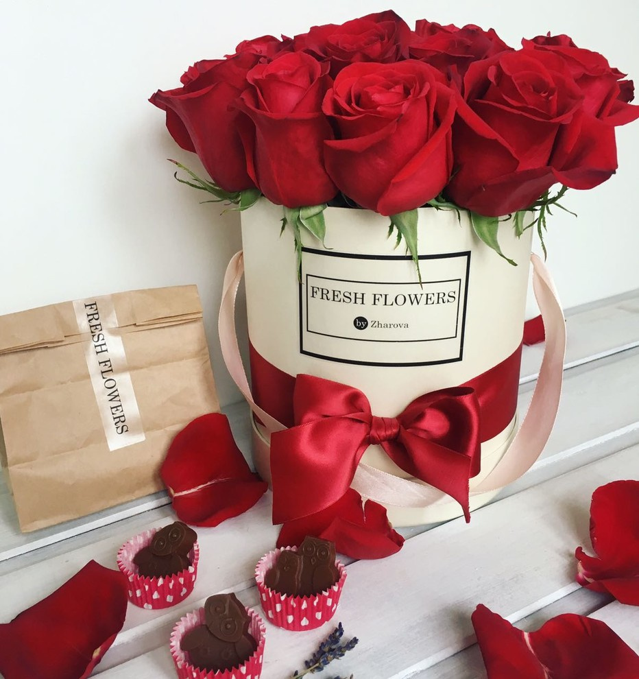 Розы в шляпных коробках