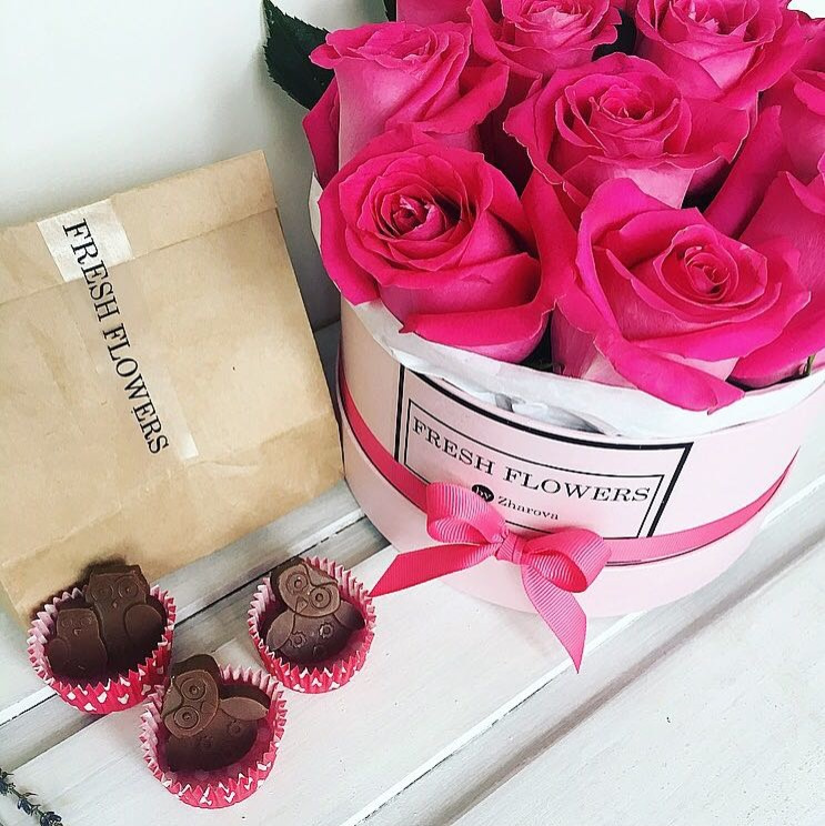 Розы в шляпных коробках