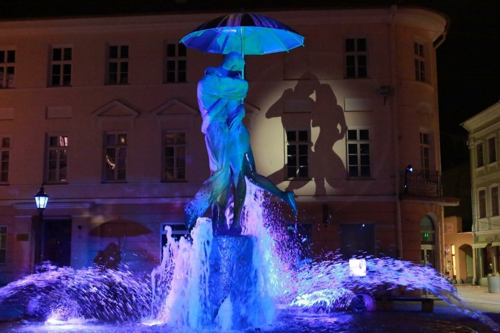 Обложка проекта: Фонтан на площади