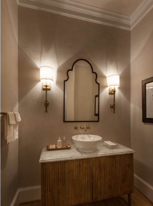 Классическое бра Devon с белым абажуром Savoyhouse