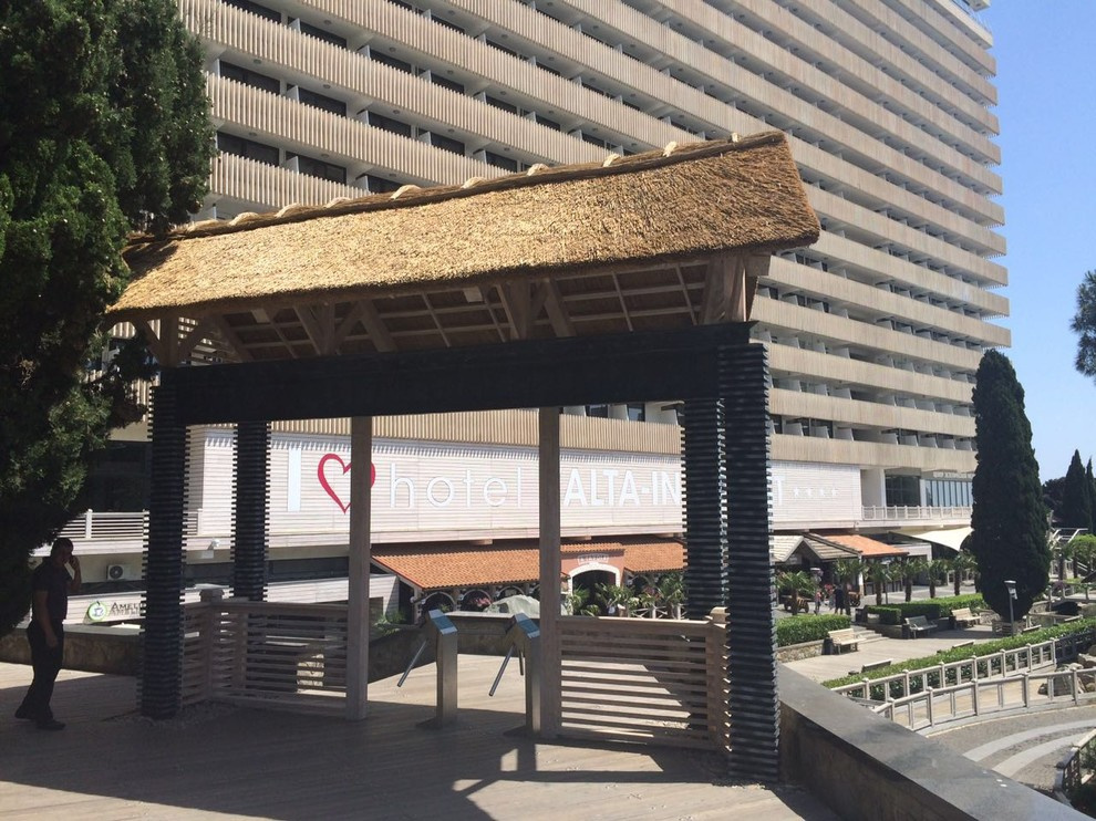 Наши работы 2016 года. Ялта, вольеры